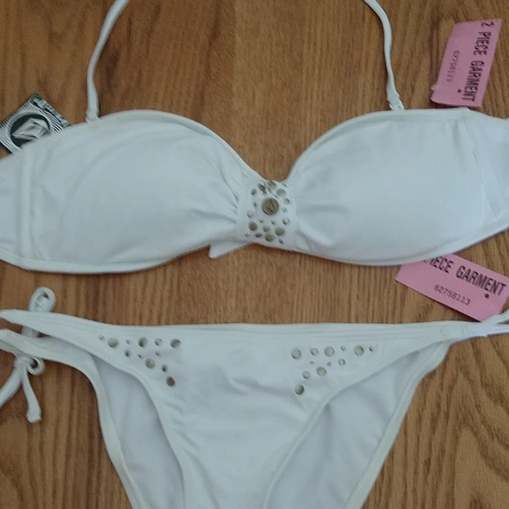 #19 VOLCOM SIGNATURE Grometed Bandeau Top & String Bottom bikini NWT - Picture 3 of 8